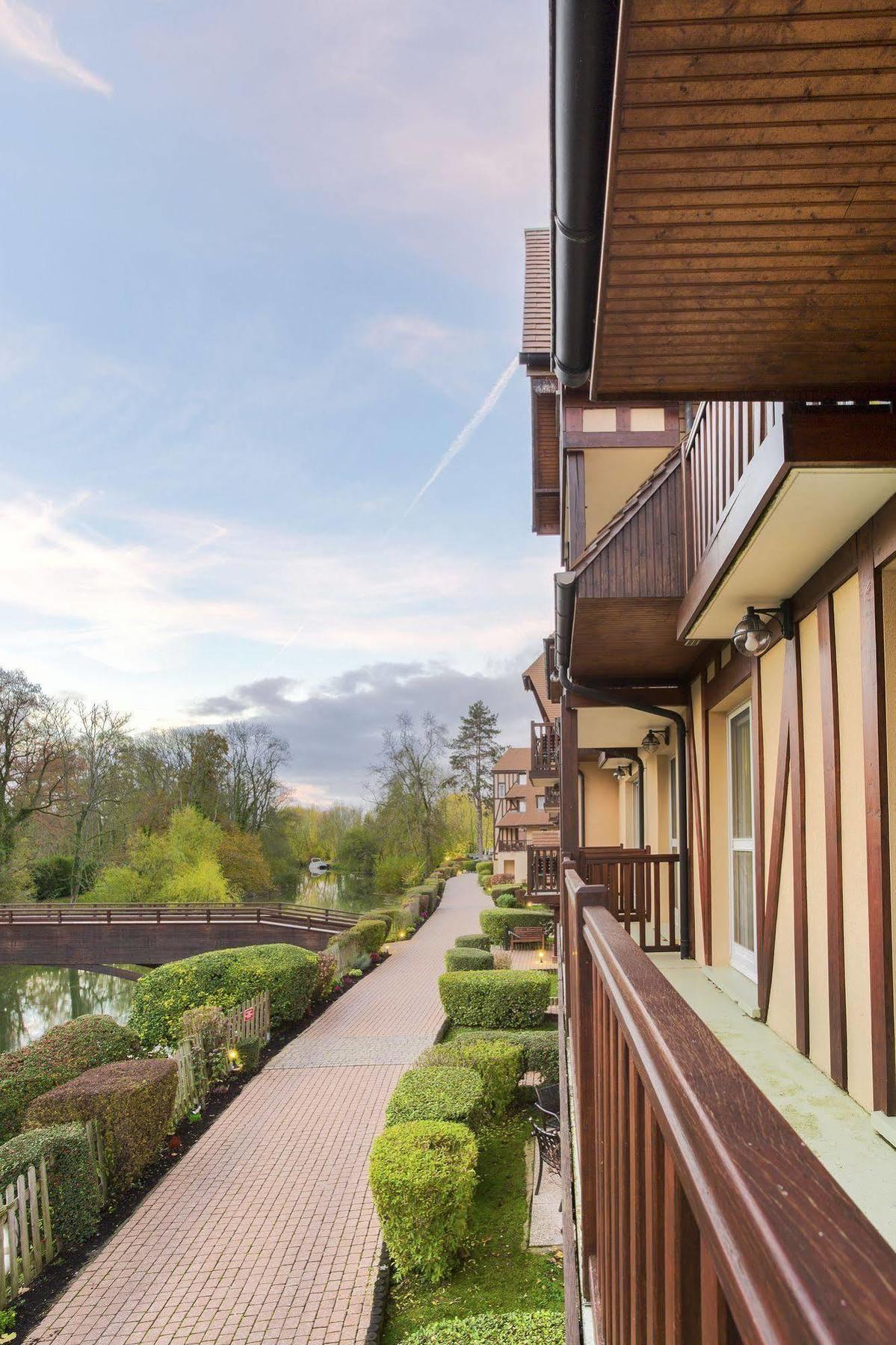 Aparthotel Karma Manoir Des Deux Amants Connelles Exterior foto