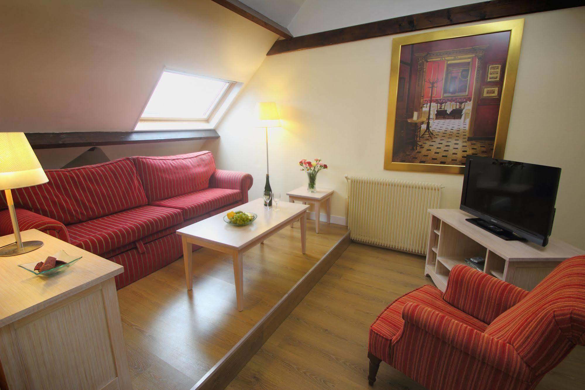 Aparthotel Karma Manoir Des Deux Amants Connelles Exterior foto