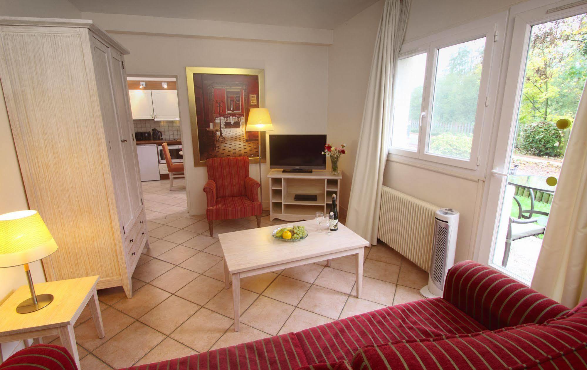 Aparthotel Karma Manoir Des Deux Amants Connelles Exterior foto