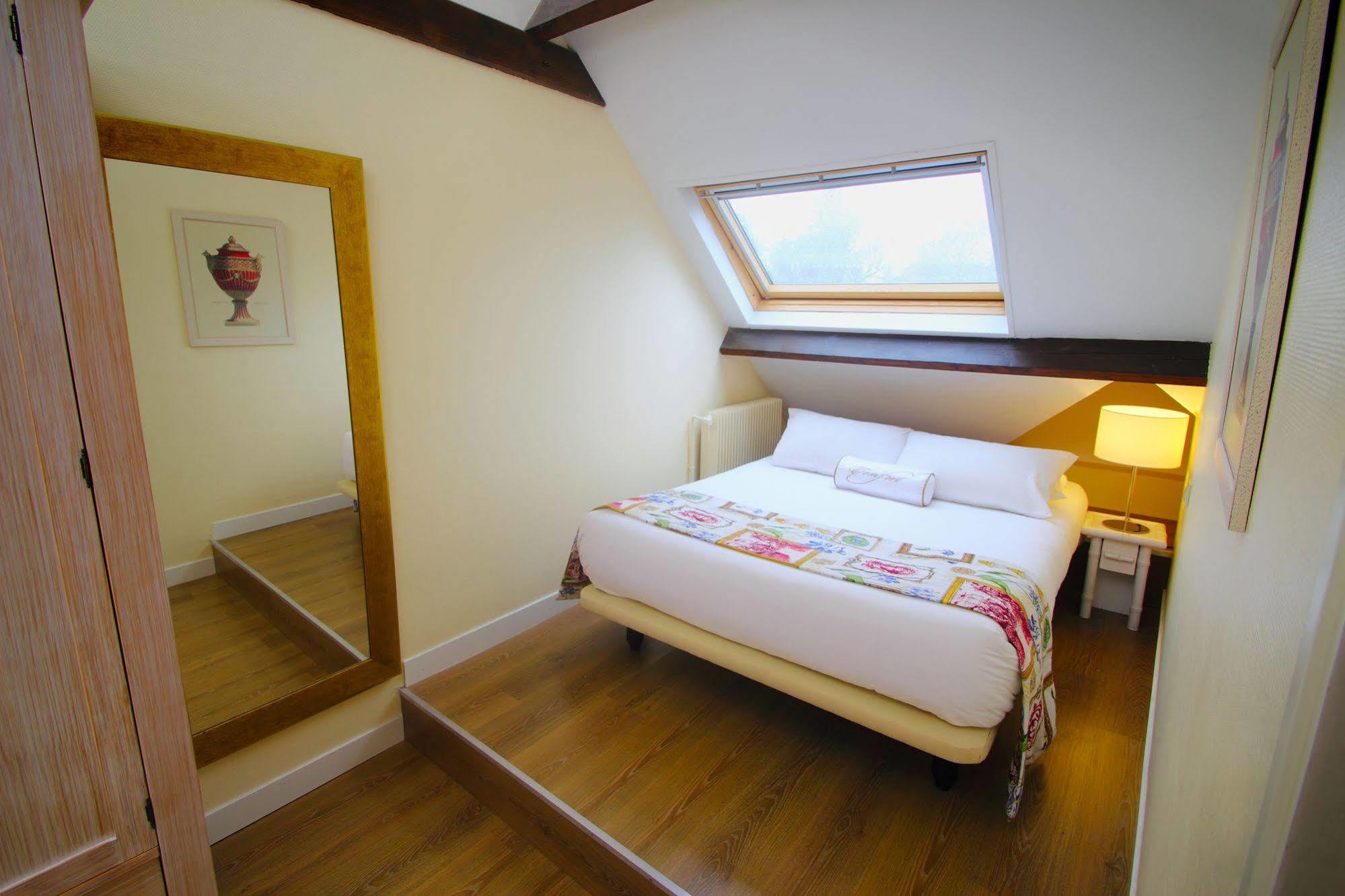 Aparthotel Karma Manoir Des Deux Amants Connelles Exterior foto