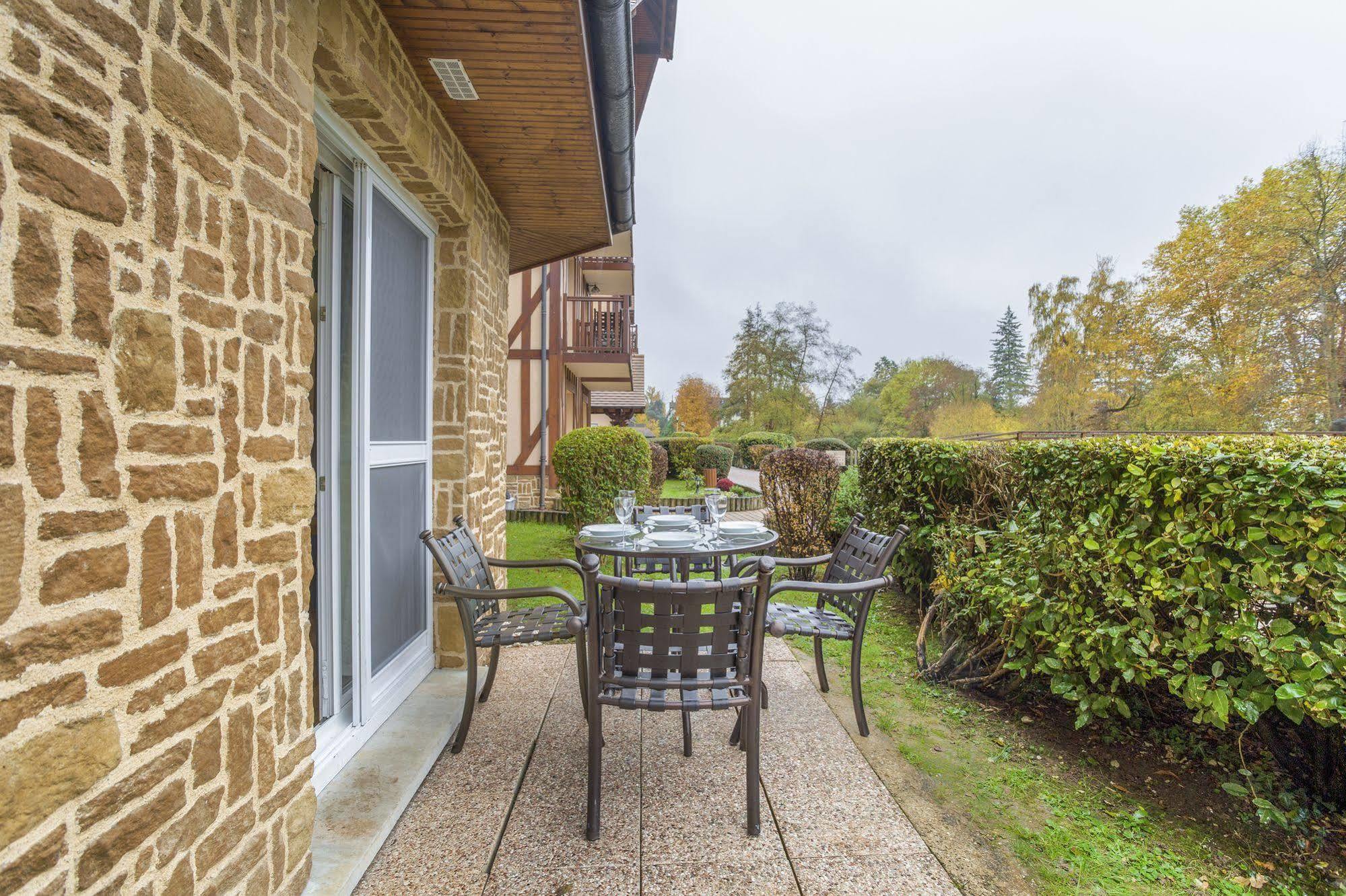 Aparthotel Karma Manoir Des Deux Amants Connelles Exterior foto